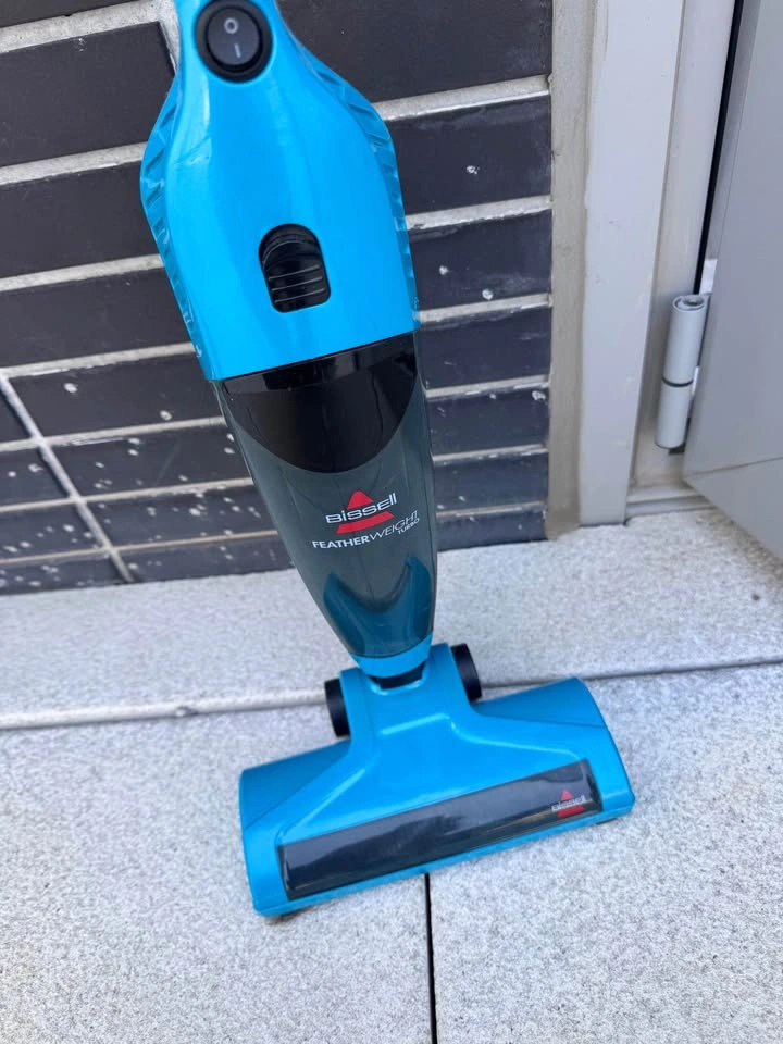 Bissell Featherweight Vaccum Cleaner - photo 2