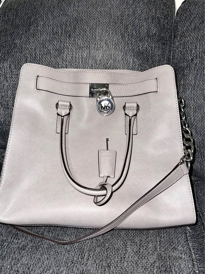 Michael Kors Hamilton Large Tote – Like New. Gray