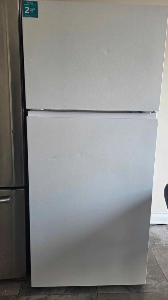 Hisense Top-Freezer Refrigerator - photo 2