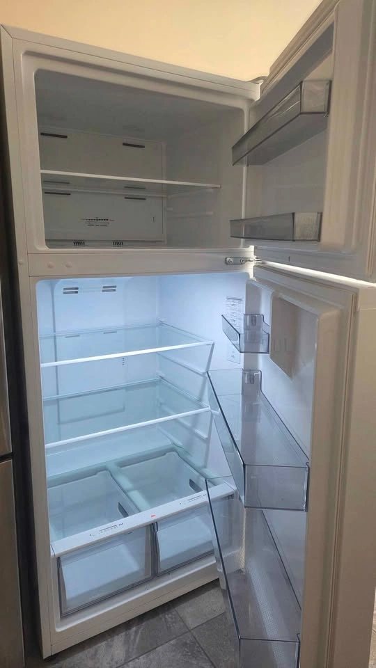 Hisense Top-Freezer Refrigerator - photo 3