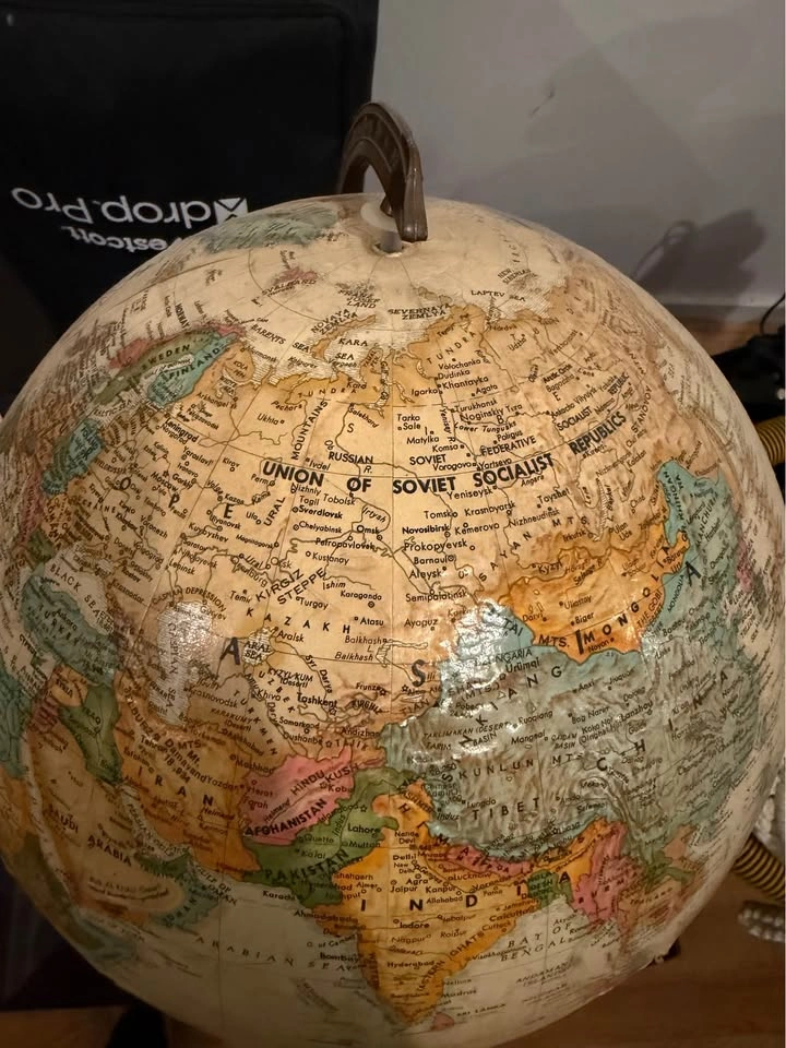 Vintage 1970s 12” Replogle World Globe - photo 4