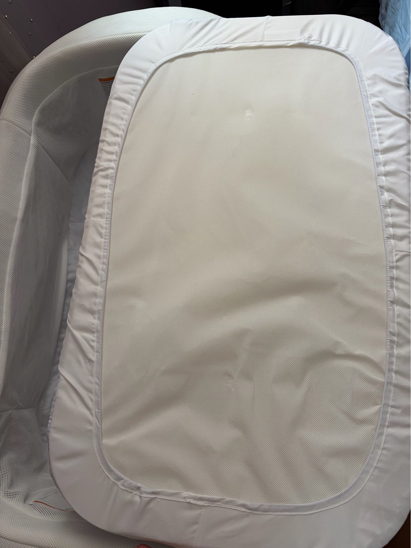 Sealy Airy Dreams 2-in-1 Bassinet & Bedside Sleeper - photo 4