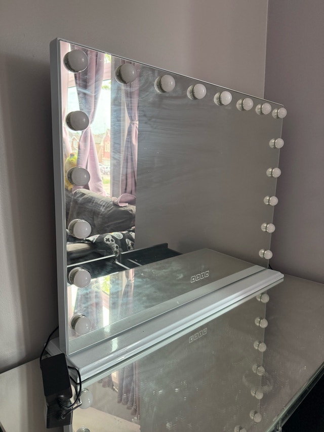 Vanity mirror with Bluetooth