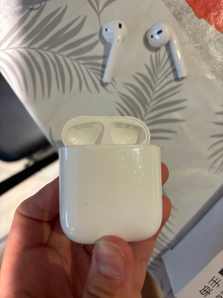 Apple AirPods 2nd Generation - with cute blue silicone case - photo 3