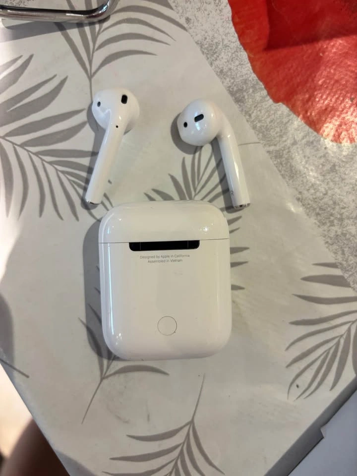 Apple AirPods 2nd Generation - with cute blue silicone case - photo 4