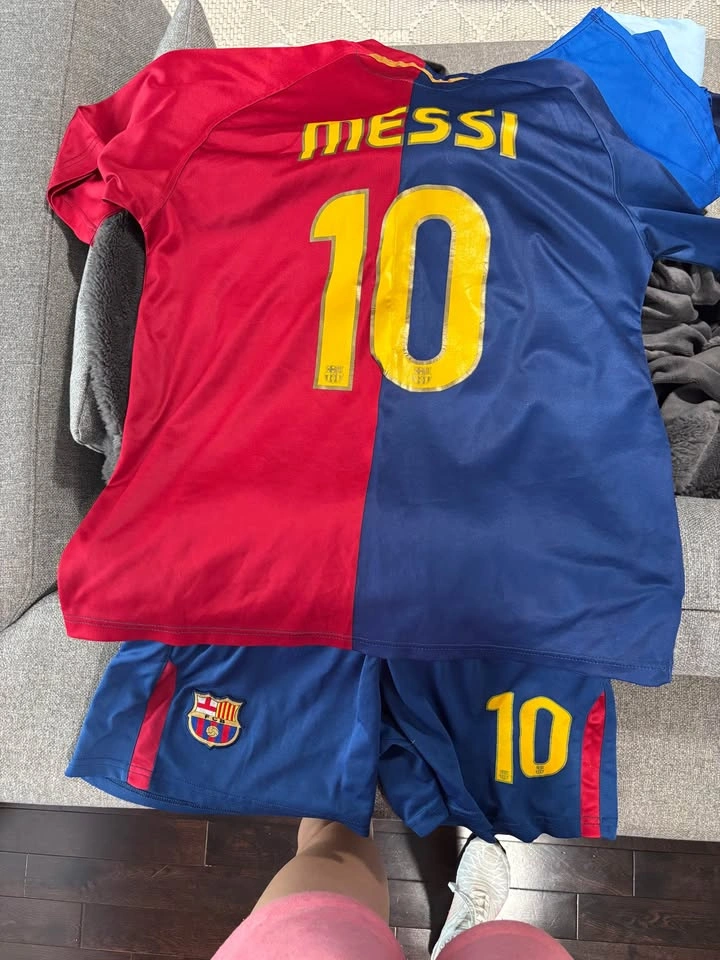 Kids Large Messi Barcelona Jersey and Shorts - photo 2