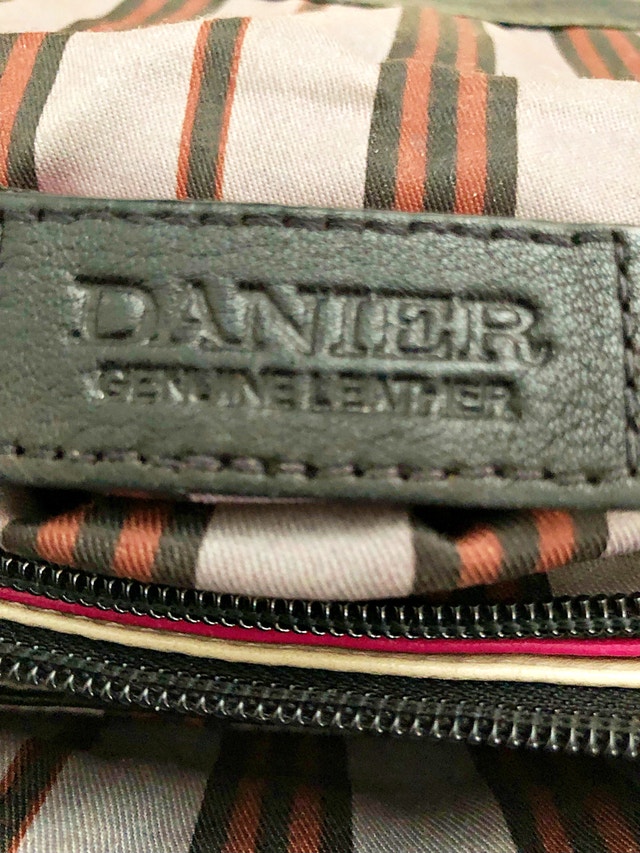 Danier genuine Leather Crossbody Bag - photo 4