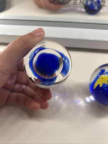 Pair of Fish Paperweights - photo 4