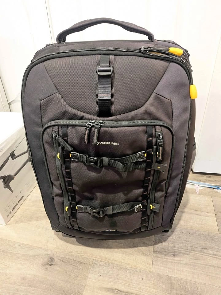Vanguard Alta fly 62T Rolling Camera Bag