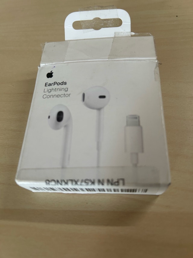 Apple EarPods with Lightning Connector