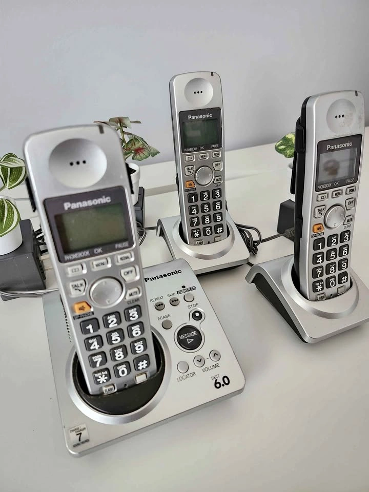 Panasonic Cordless Answering System w/ 3 Handsets