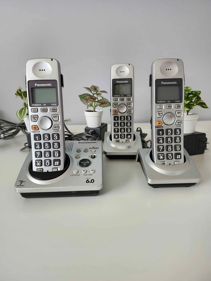 Panasonic Cordless Answering System w/ 3 Handsets - photo 2