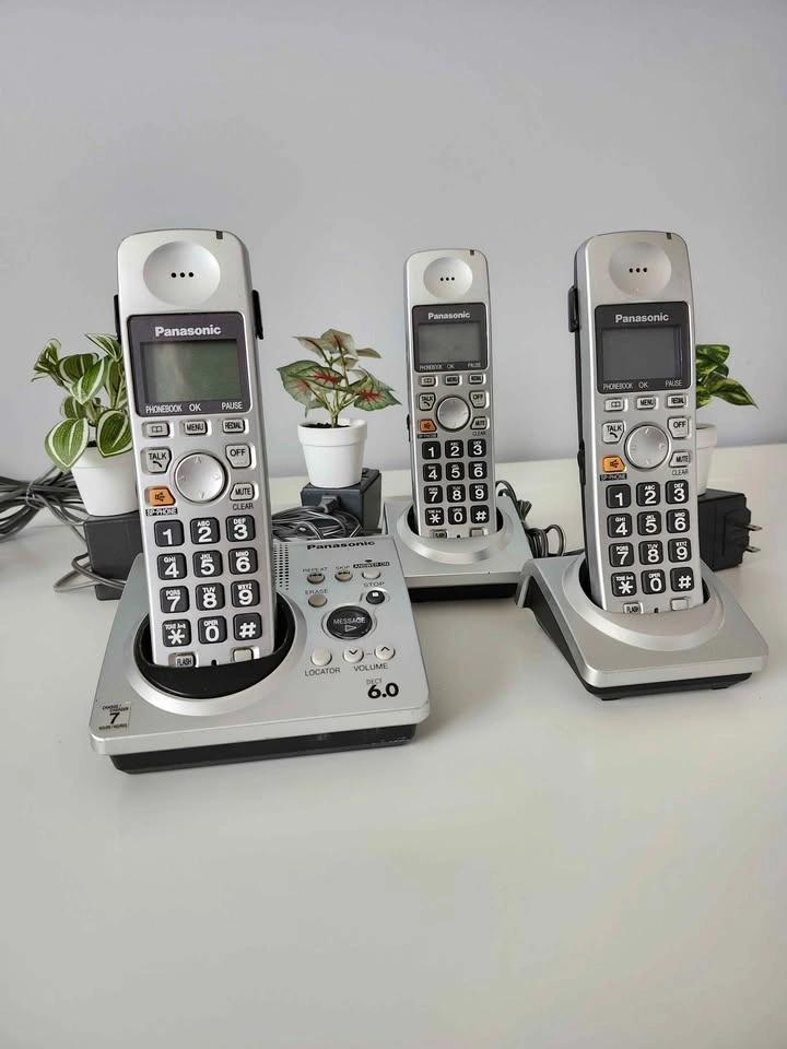 Panasonic Cordless Answering System w/ 3 Handsets - photo 4