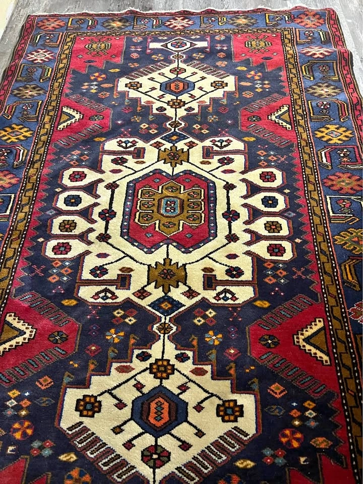 Hand-knotted Authentic Persian Zanjan Wool Rug - 4x7 ft