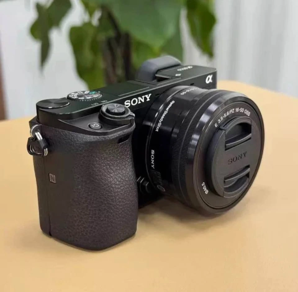 Sony a6000 Mirrorless Camera + 16-50mm OSS Lens - photo 3