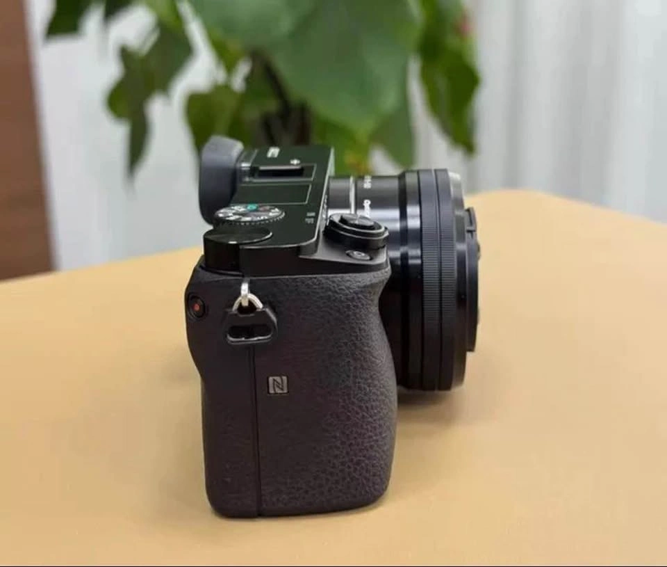 Sony a6000 Mirrorless Camera + 16-50mm OSS Lens - photo 4