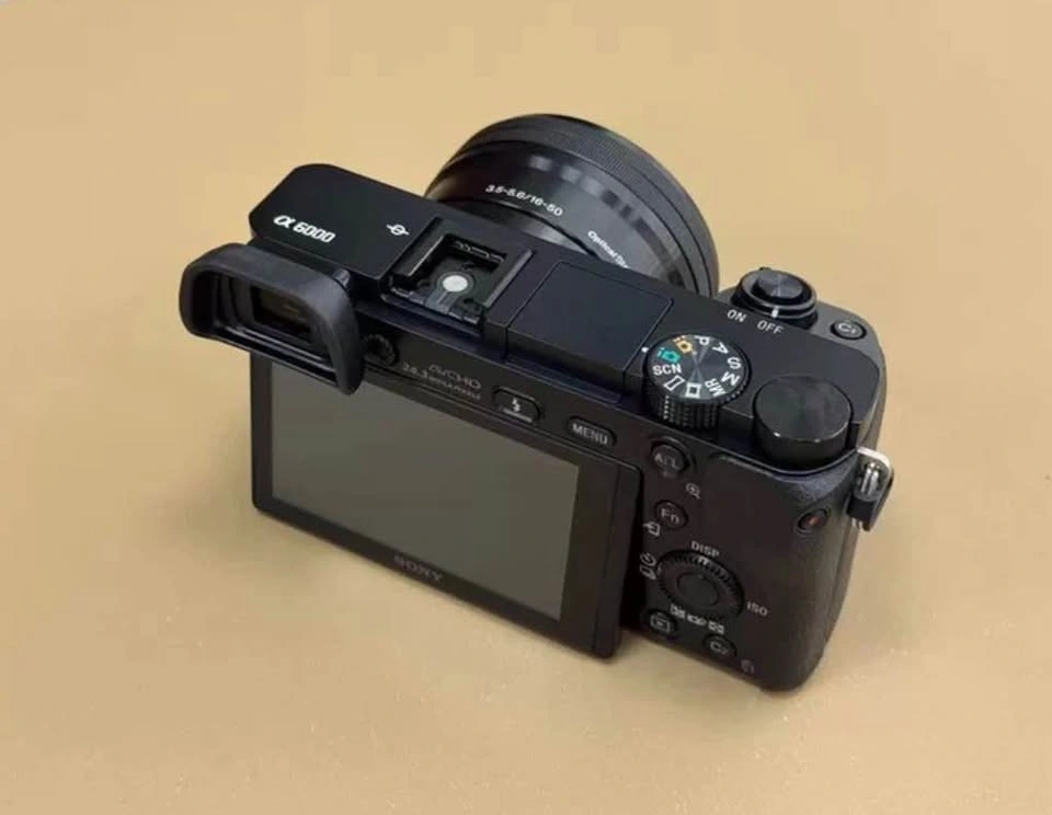 Sony a6000 Mirrorless Camera + 16-50mm OSS Lens - photo 5