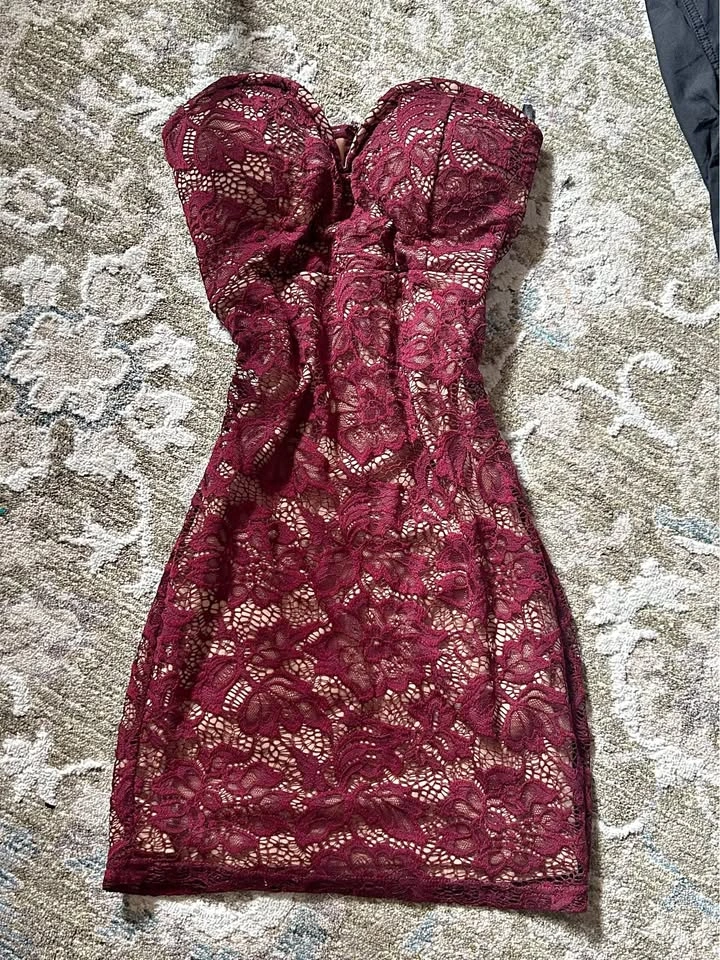 GBG Los Angeles Lace Strapless Bodycon Mini Dress