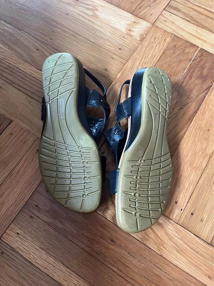 Women’s Comfort Shoes Sale - Size 6.5 (Clarks, BZees, Naturalize - photo 2