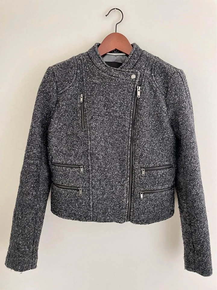 Like New stylish Banana Republic Wool Coat – Size 2