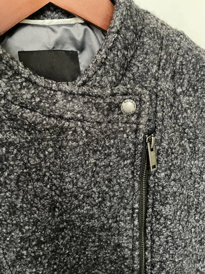 Like New stylish Banana Republic Wool Coat – Size 2 - photo 2