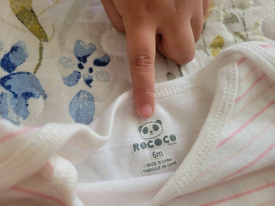 6 Onesies size 6M - photo 4