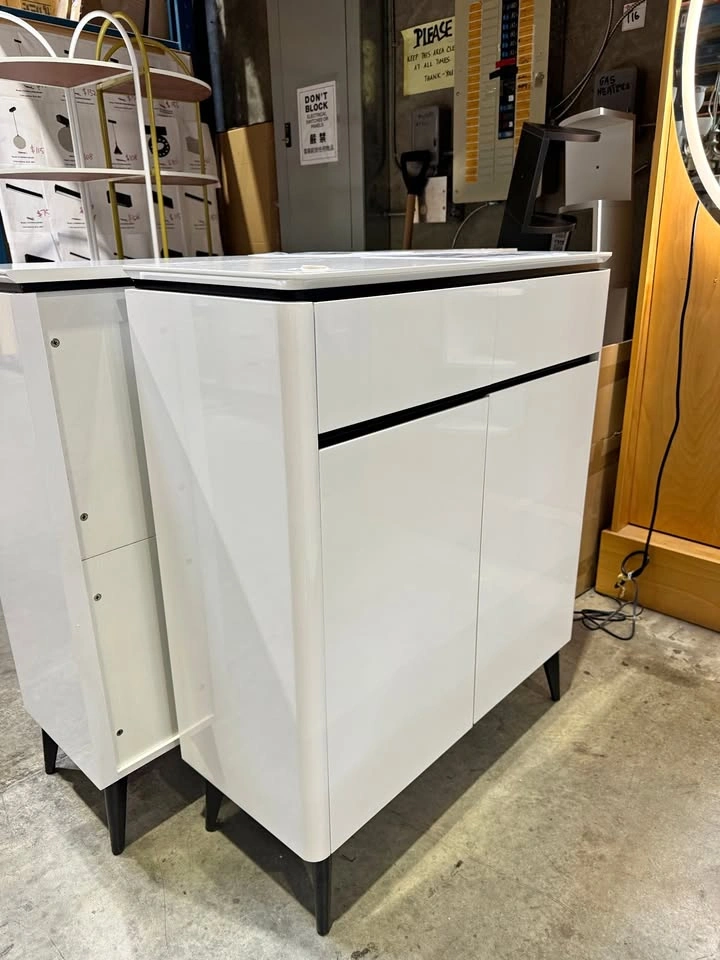 Light Luxury Cream Entryway Shoe Cabinet with Lacquer Finish