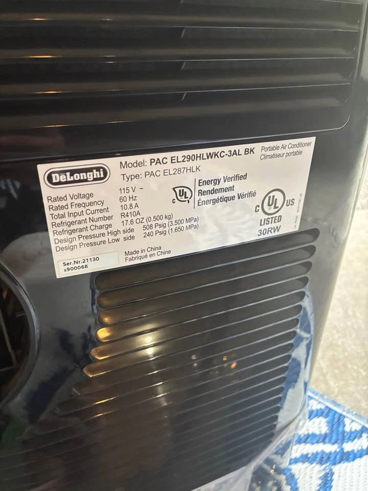 Delonghi pinguino AC unit and accessories - photo 3
