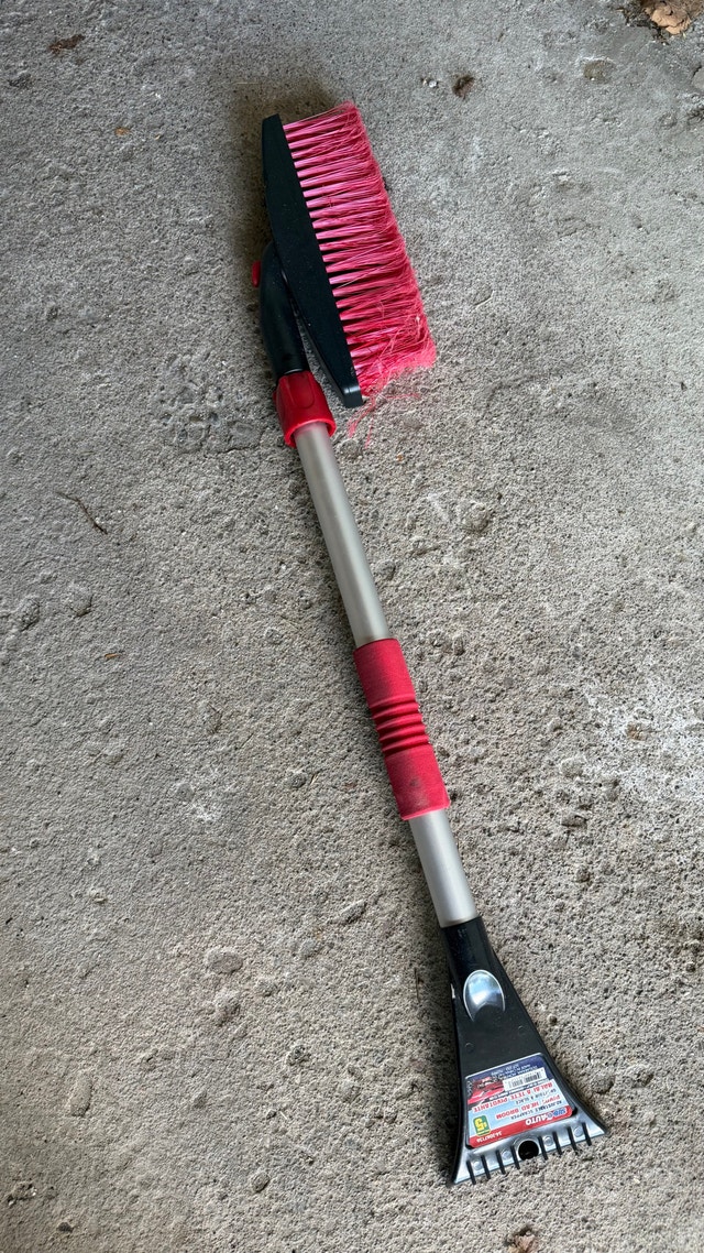 Motomaster Ice Scraper and Snow Brush - photo 2