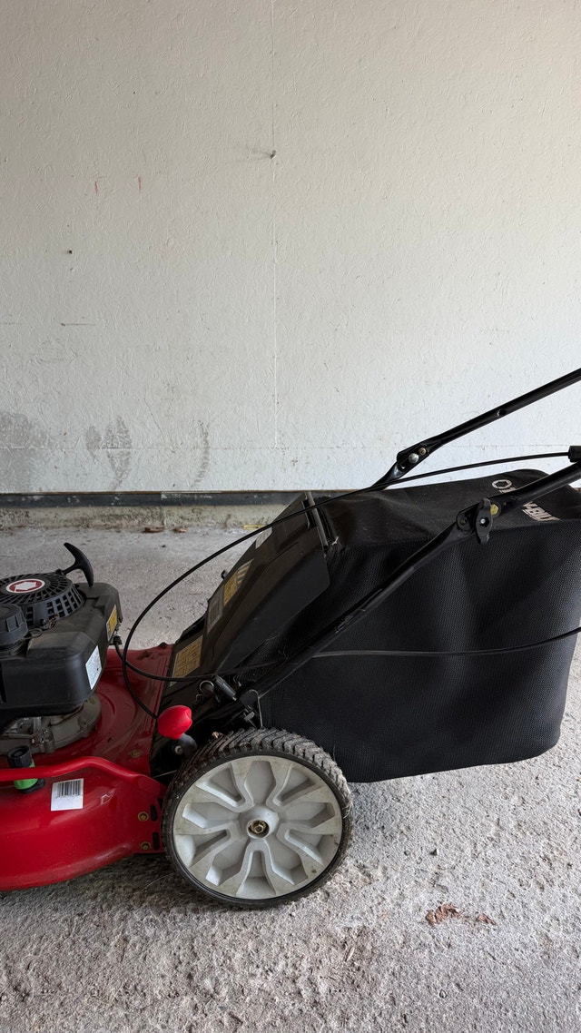 Troy-Bilt Lawn Mower - photo 4