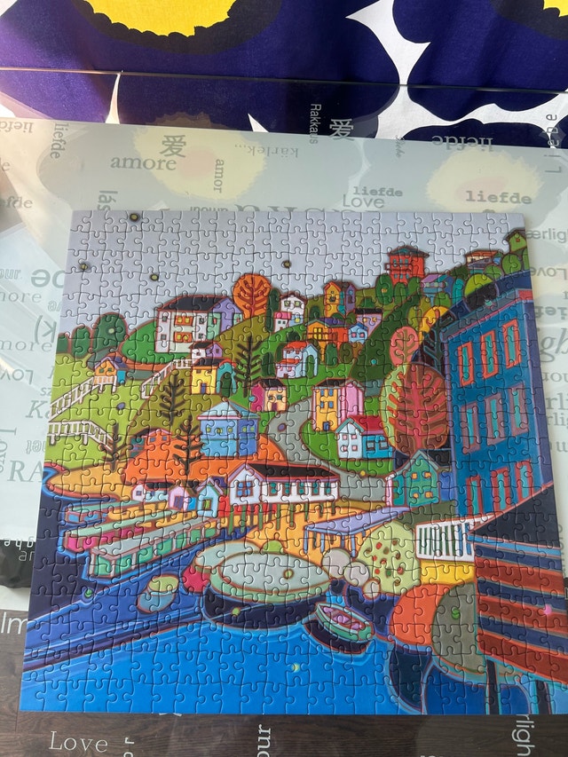Pomegranate Jelly Bean Hill 500 Piece Puzzle - photo 2