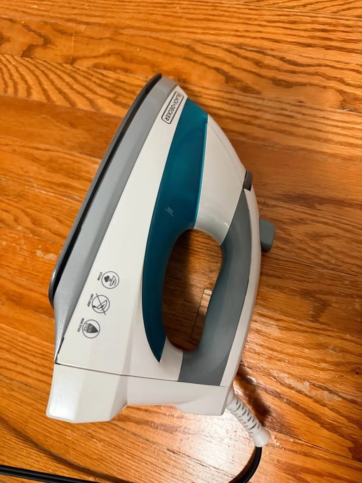 Iron black and decker - photo 3