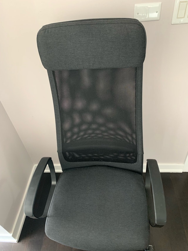 IKEA MARKUS office chair in dark grey - photo 2