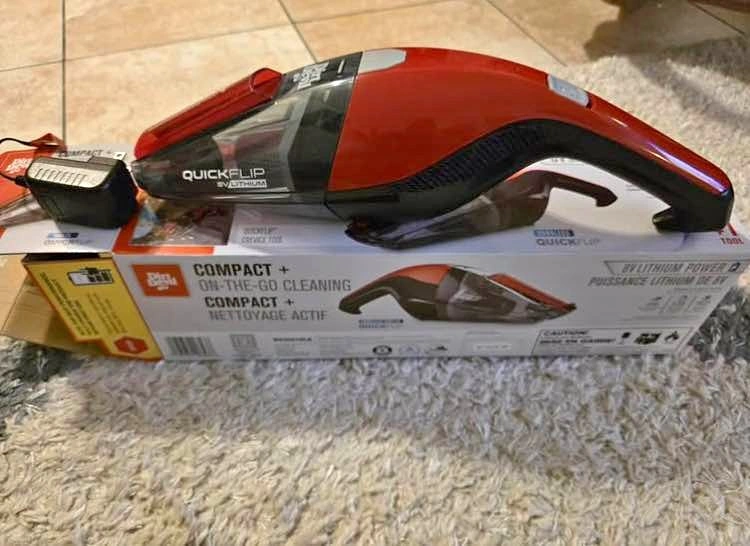 Handheld, cordless vacuum