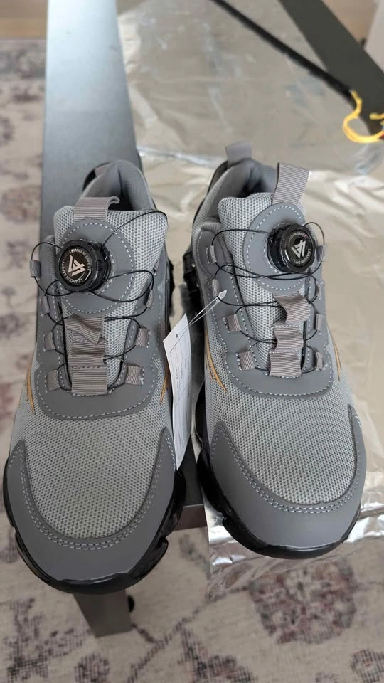 Brand New Safety Shoes – CSA Style (Men's Canada 8.5-9) - photo 2
