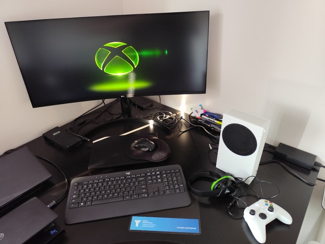 (Delivery) Xbox Series S w/games - photo 2