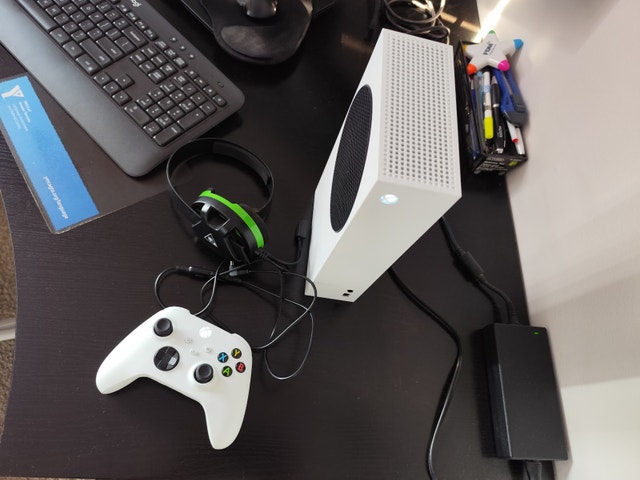 (Delivery) Xbox Series S w/games - photo 3