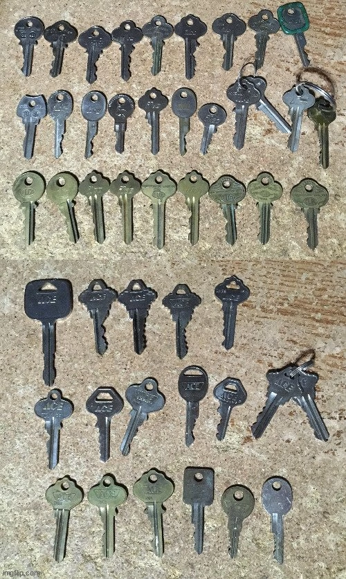 HUGE LOT OF 422 VINTAGE KEYS SKELETON KEYS MINI KEYS - photo 5