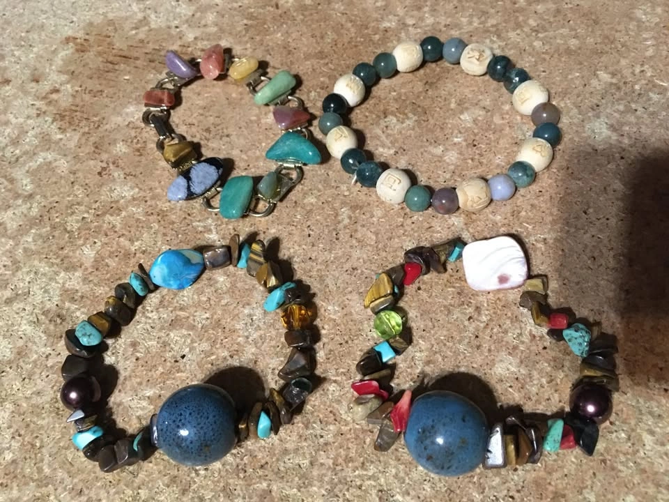 18 Vintage Beaded Mini Stones Colorful Jewelry Lot - photo 4
