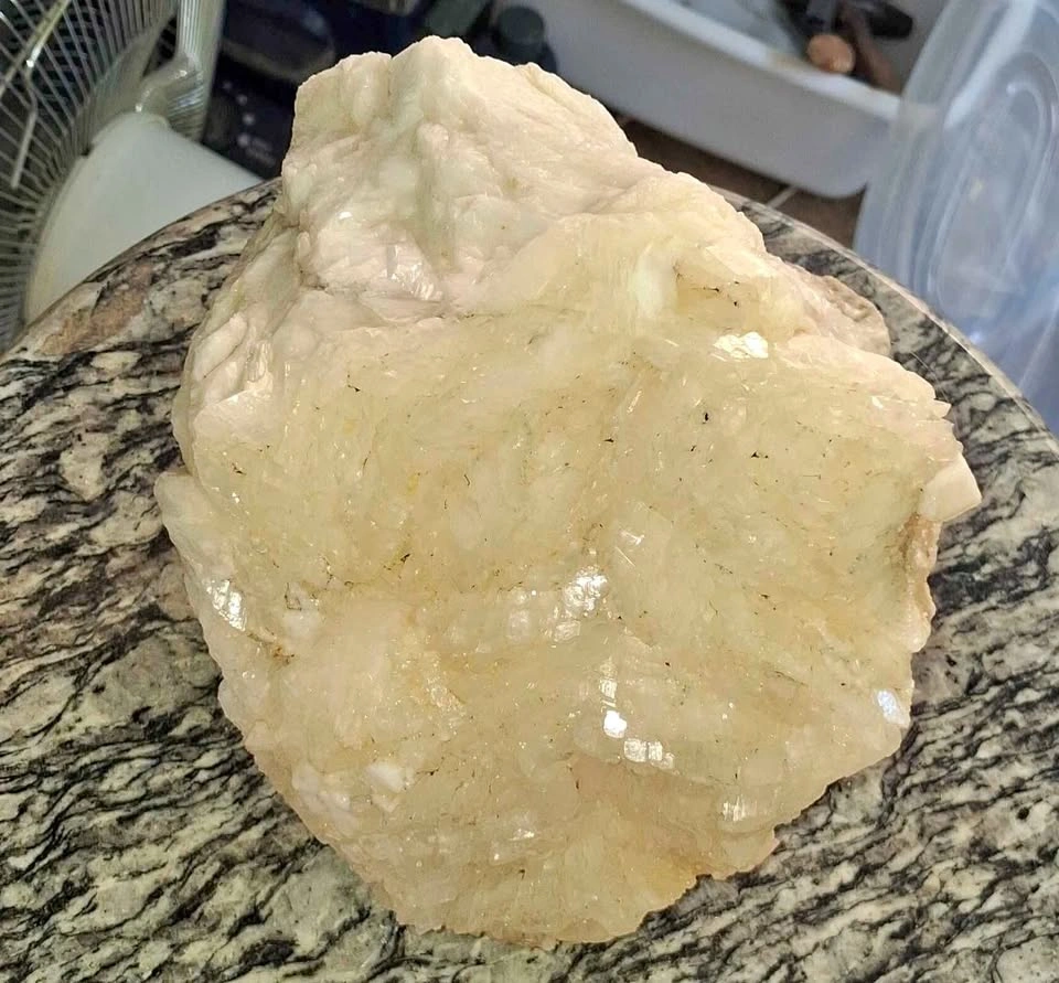 Calcite or quartz crystal