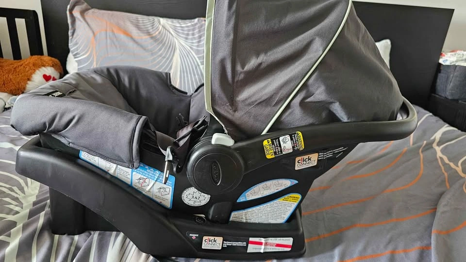 Graco SnugRide 30 Click Connect Infant Car Seat with Base - photo 3