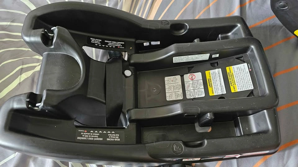 Graco SnugRide 30 Click Connect Infant Car Seat with Base - photo 4