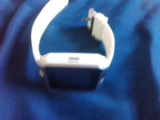 Smartwatch with SIM card slot - White - Very good condition