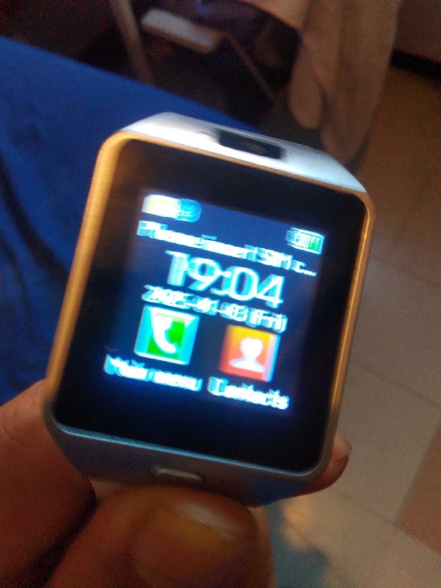 Smartwatch with SIM card slot - White - Very good condition - photo 2
