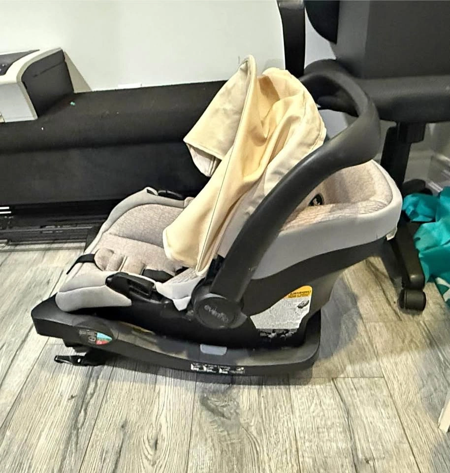 Evenflo Infant Car Seat with Base – Neutral/Beige Pattern