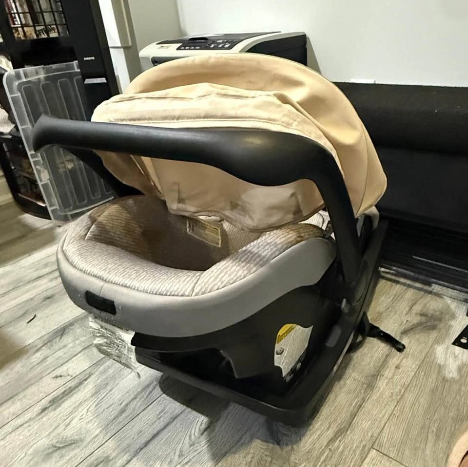 Evenflo Infant Car Seat with Base – Neutral/Beige Pattern - photo 2