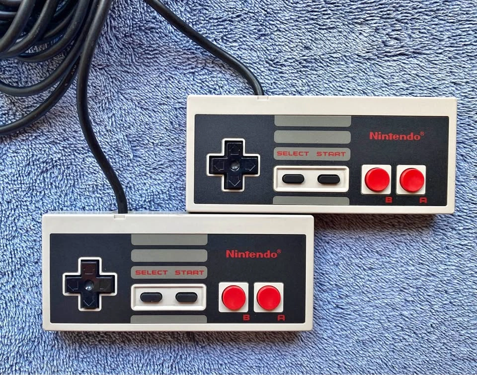 Nintendo NES Controllers (Model 004)