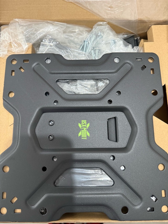 USX-MOUNT Full-Motion TV Wall Mount