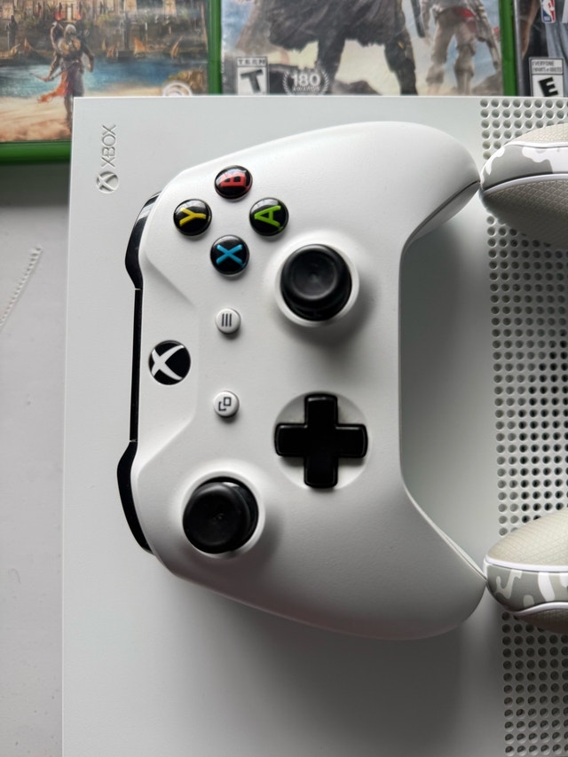 Microsoft Xbox One S 500GB Bundle - photo 2