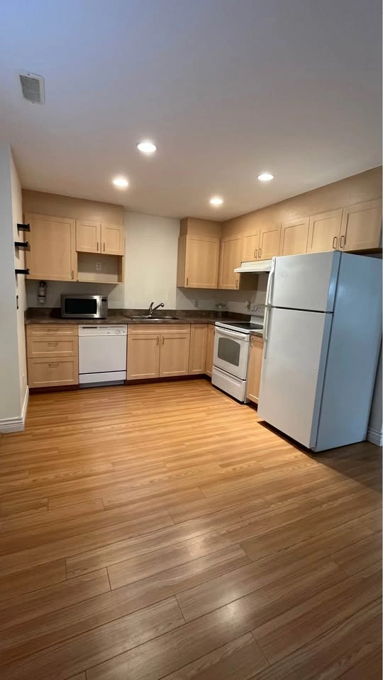 1 Bed 1 Bath - House - photo 2